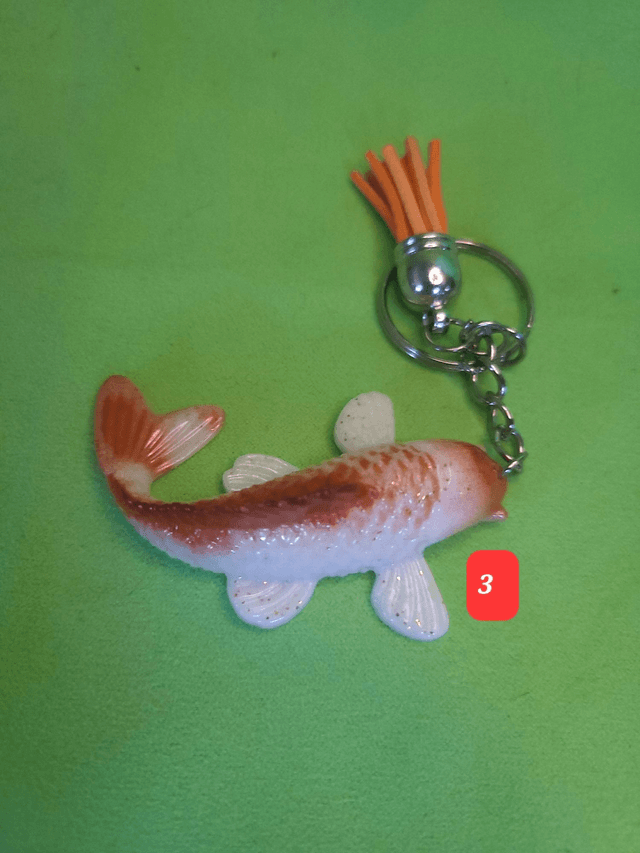 Porte clef carpe avec froufrou 