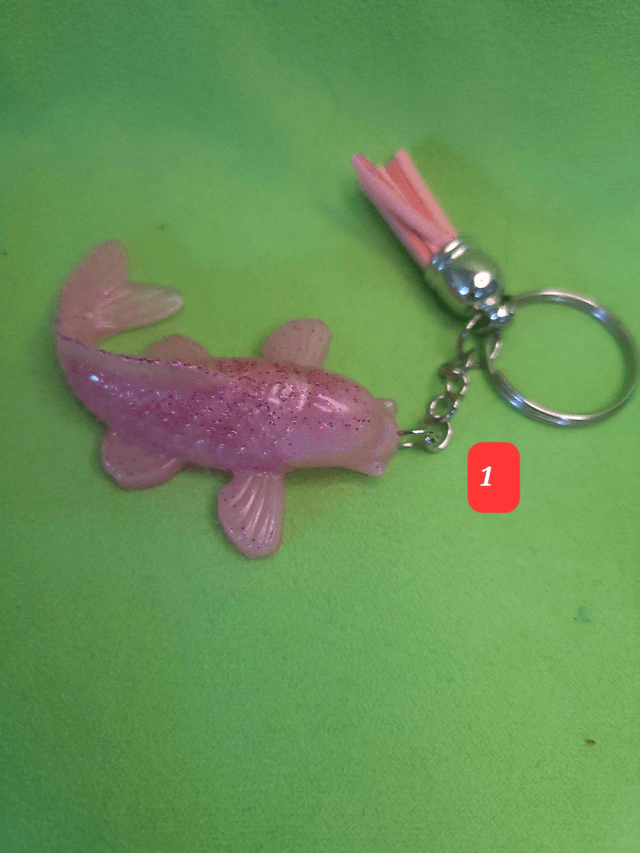 Porte clef carpe avec froufrou 