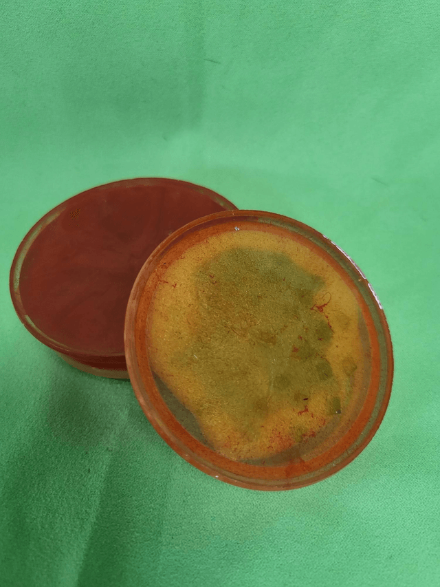 Grinder vert jaune rouge