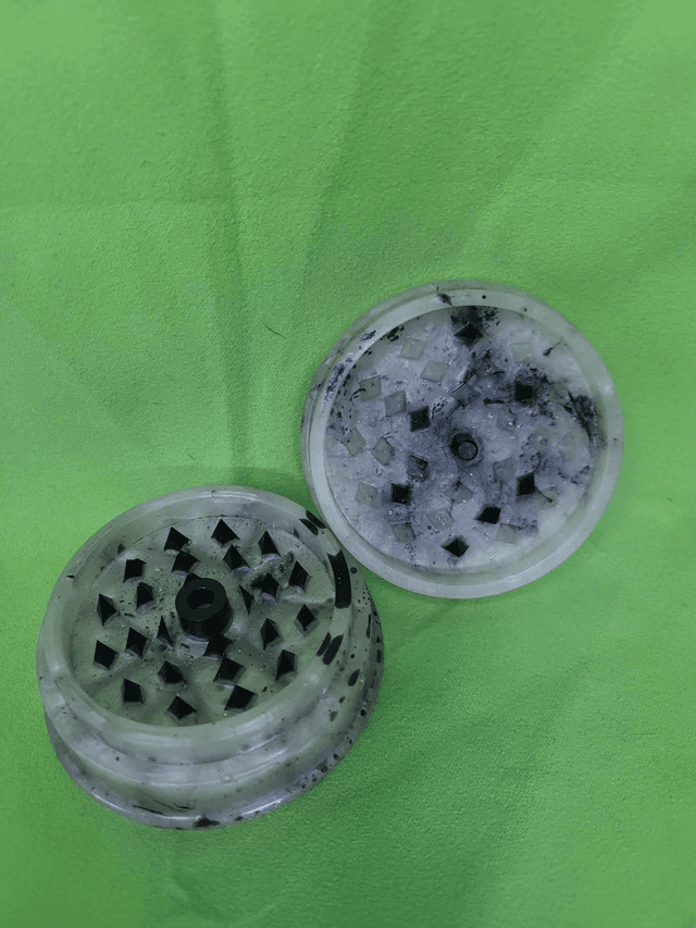 Grinder blanc et noir