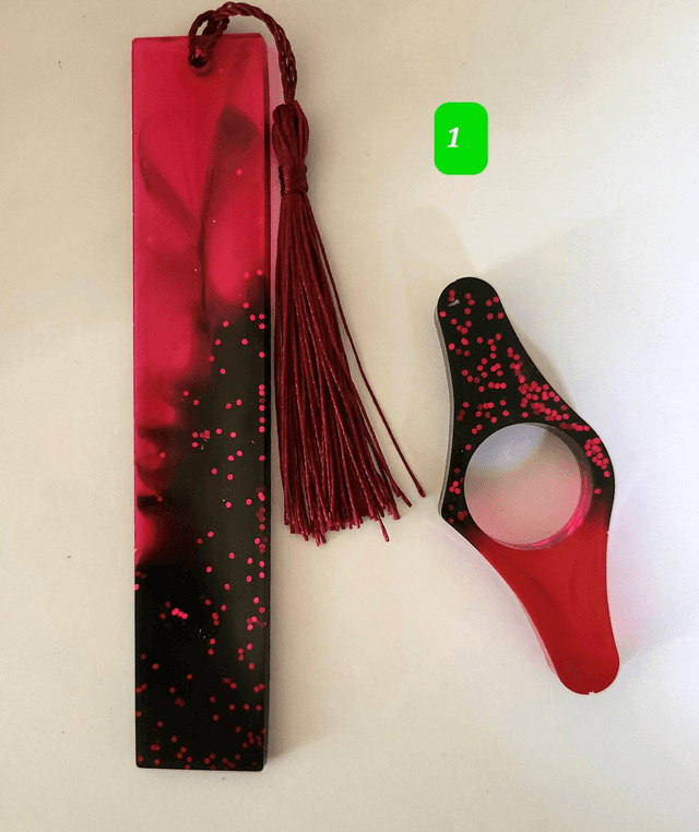 Marque page / bague de lecture noir et rose